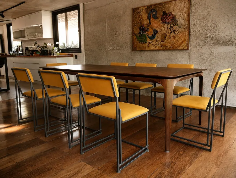 Conjunto de cadeiras de jantar reformadas em tecido amarelo